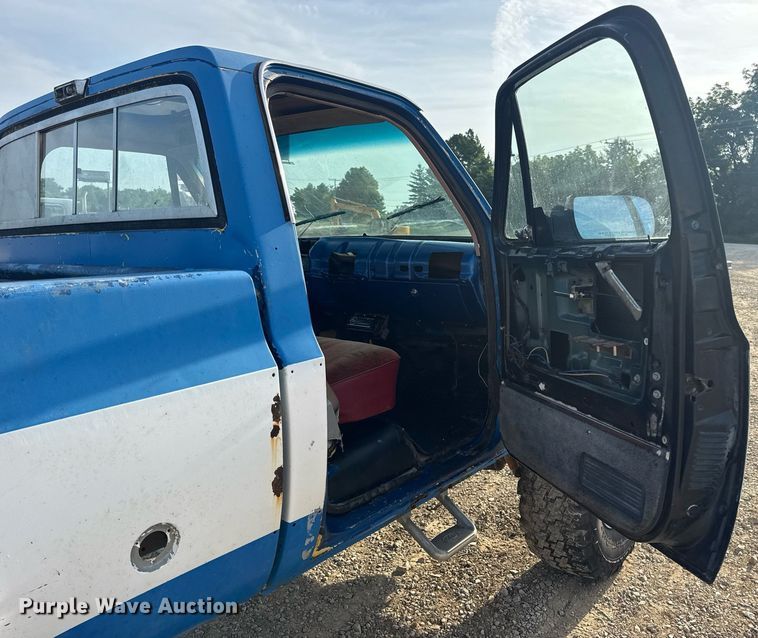 image for item EN4631 1978 Chevrolet K10 pickup truck