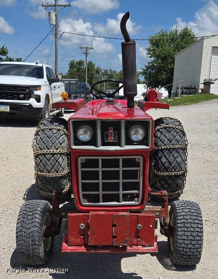 image for item EO1520 International 284 tractor