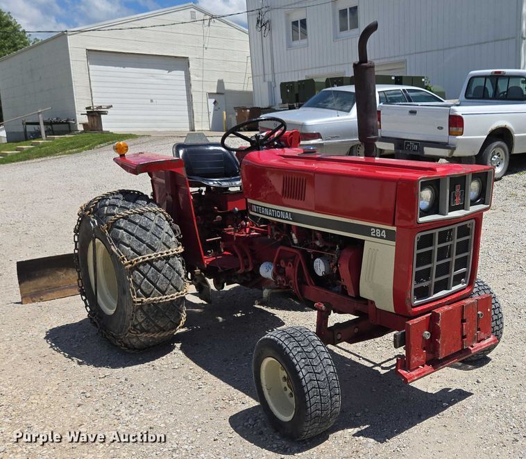 image for item EO1520 International 284 tractor