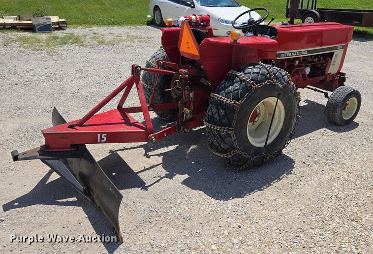 image for item EO1520 International 284 tractor