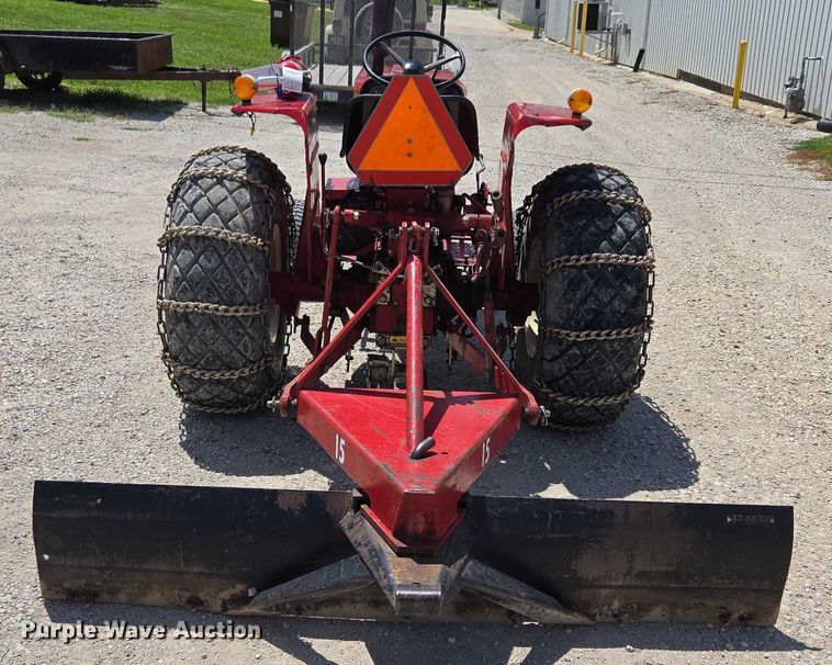 image for item EO1520 International 284 tractor