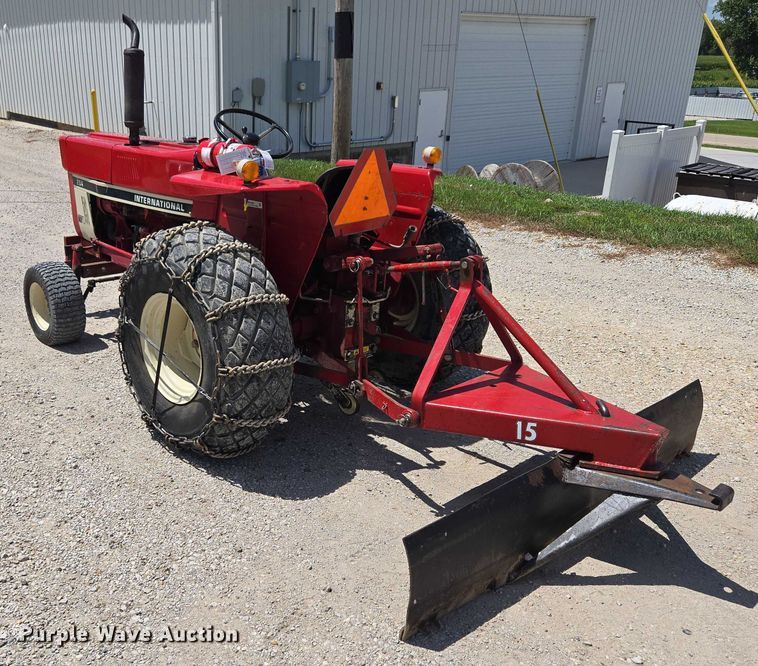 image for item EO1520 International 284 tractor