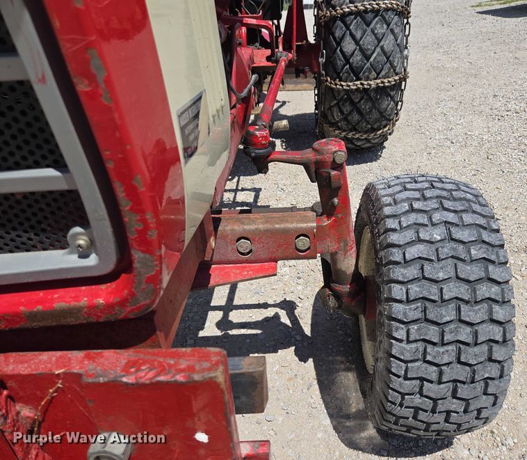 image for item EO1520 International 284 tractor