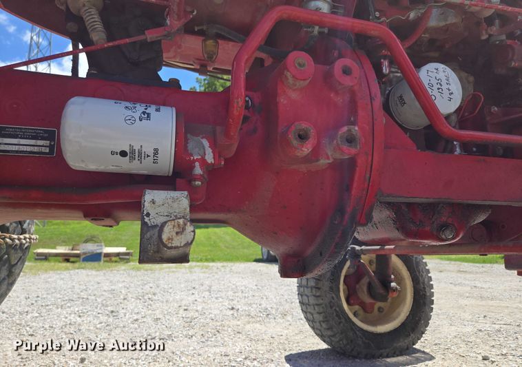 image for item EO1520 International 284 tractor