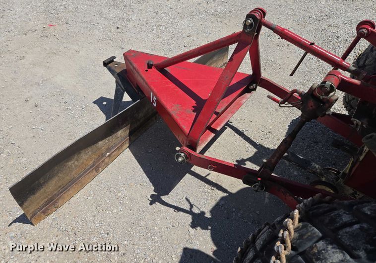 image for item EO1520 International 284 tractor