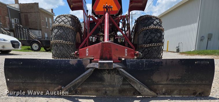 image for item EO1520 International 284 tractor