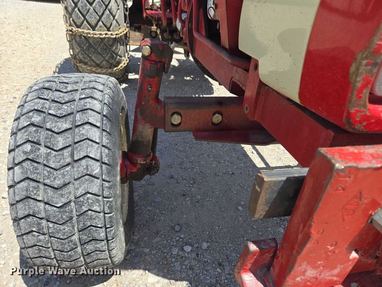 image for item EO1520 International 284 tractor