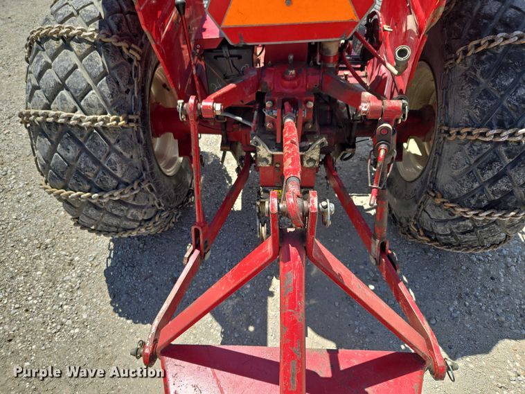 image for item EO1520 International 284 tractor