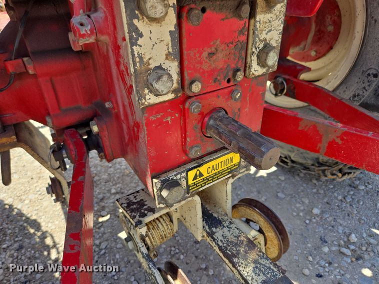 image for item EO1520 International 284 tractor