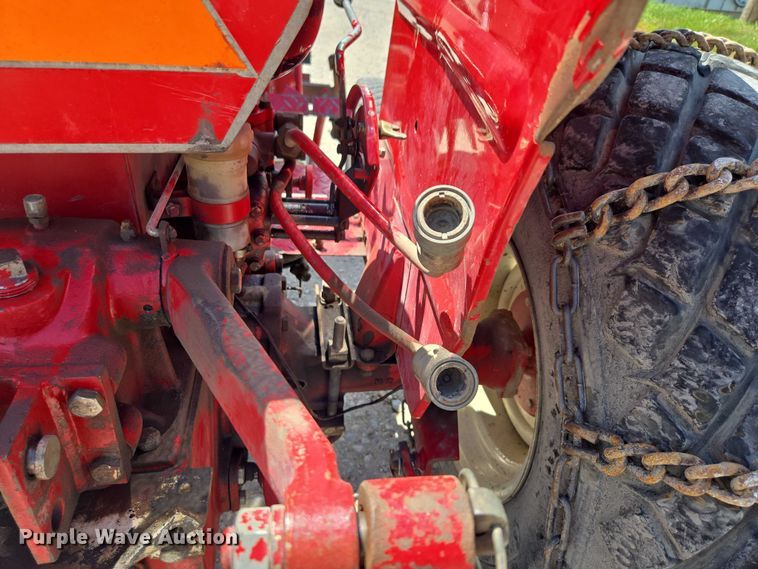 image for item EO1520 International 284 tractor