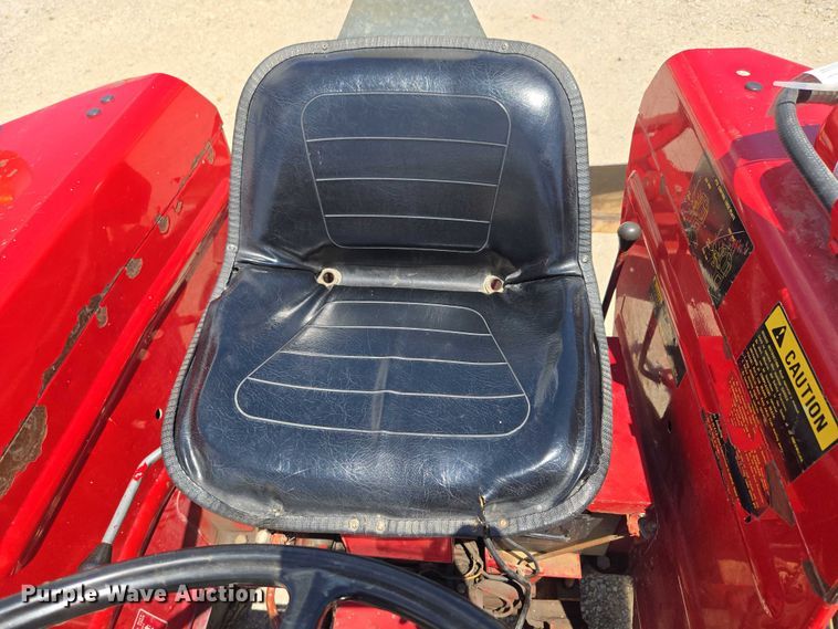 image for item EO1520 International 284 tractor