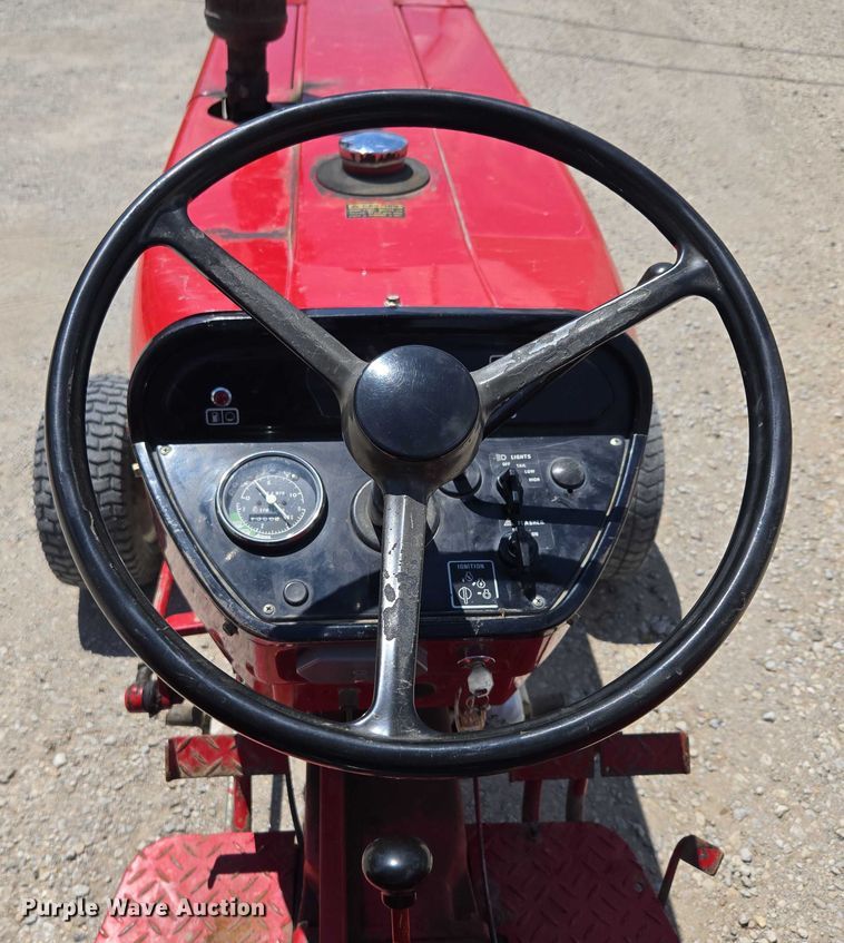 image for item EO1520 International 284 tractor