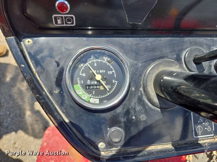 image for item EO1520 International 284 tractor