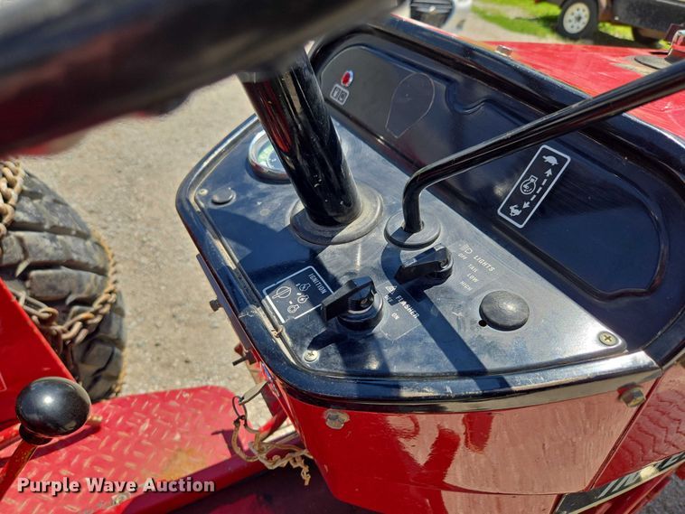 image for item EO1520 International 284 tractor