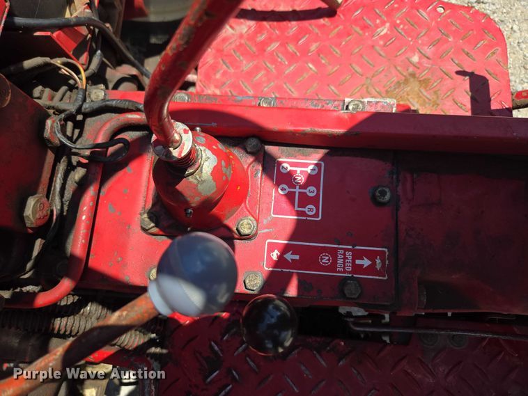 image for item EO1520 International 284 tractor