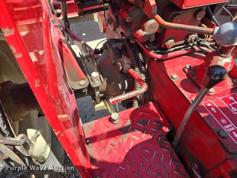 image for item EO1520 International 284 tractor