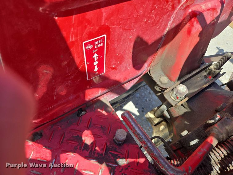 image for item EO1520 International 284 tractor