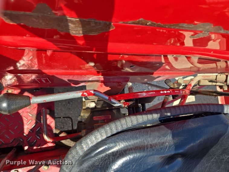 image for item EO1520 International 284 tractor