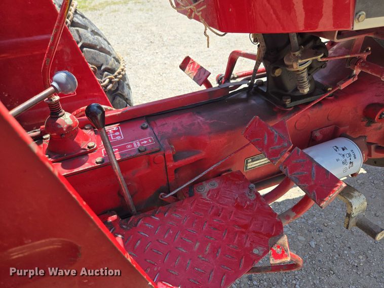 image for item EO1520 International 284 tractor