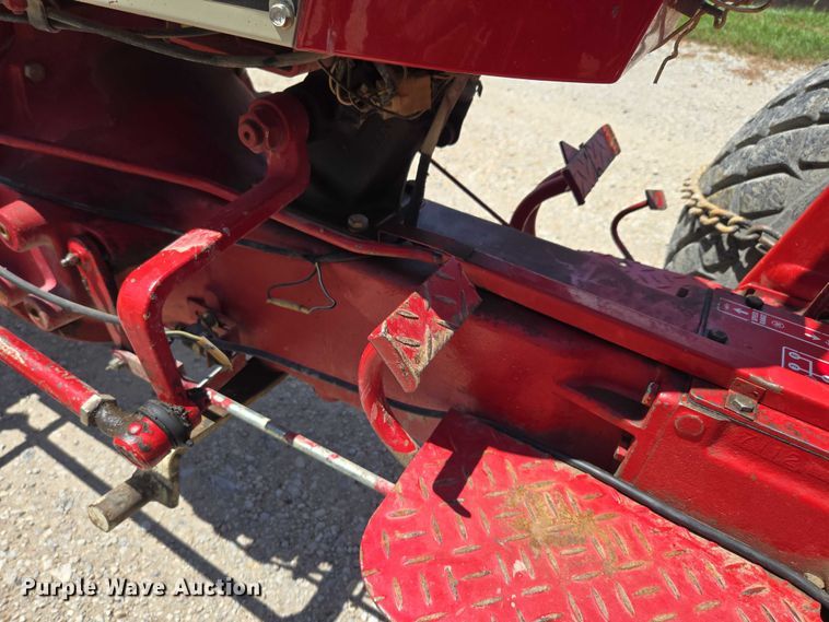 image for item EO1520 International 284 tractor