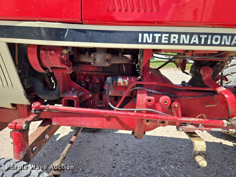 image for item EO1520 International 284 tractor