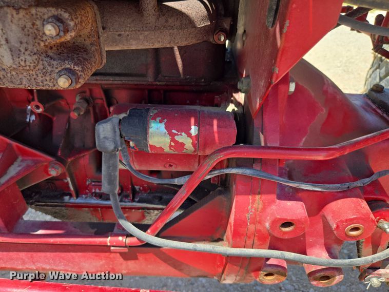 image for item EO1520 International 284 tractor
