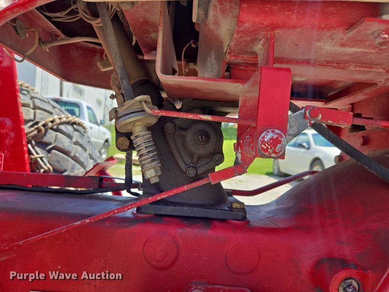 image for item EO1520 International 284 tractor