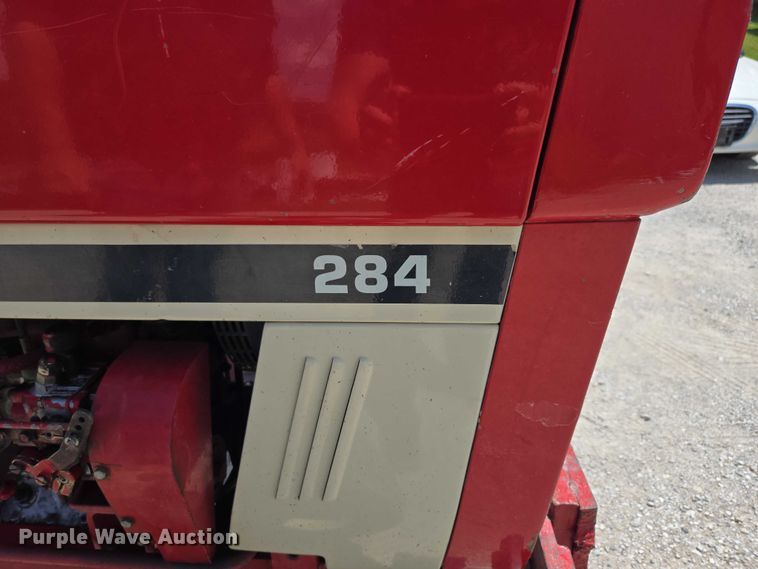 image for item EO1520 International 284 tractor