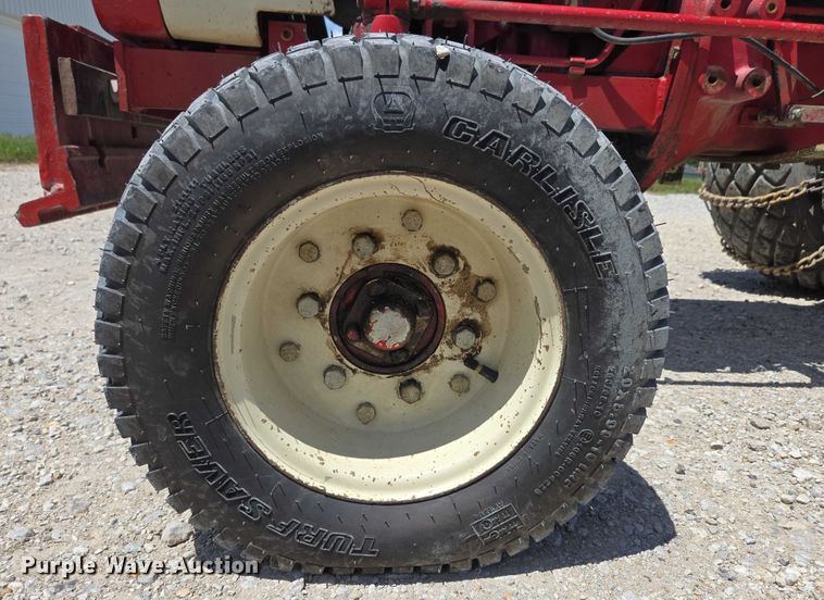 image for item EO1520 International 284 tractor