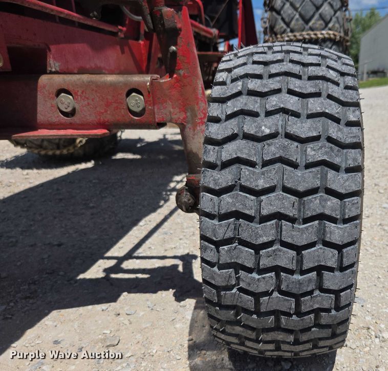 image for item EO1520 International 284 tractor