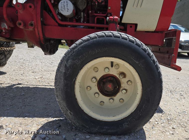 image for item EO1520 International 284 tractor