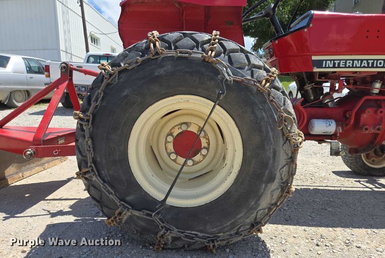 image for item EO1520 International 284 tractor