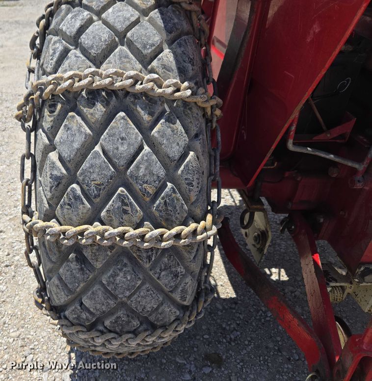 image for item EO1520 International 284 tractor