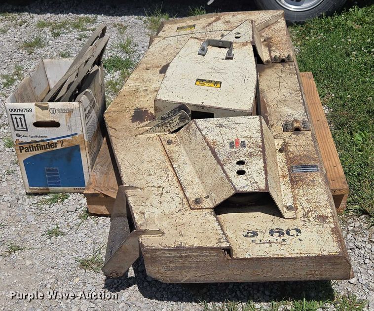 image for item EO1520 International 284 tractor