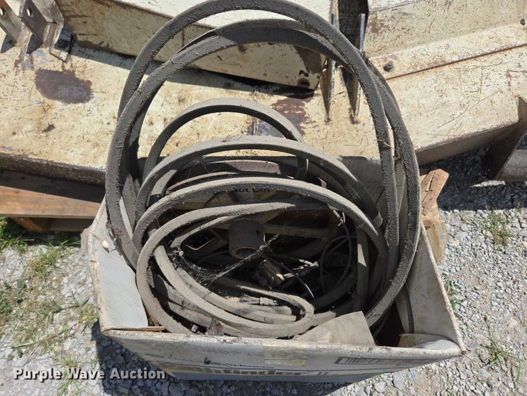 image for item EO1520 International 284 tractor