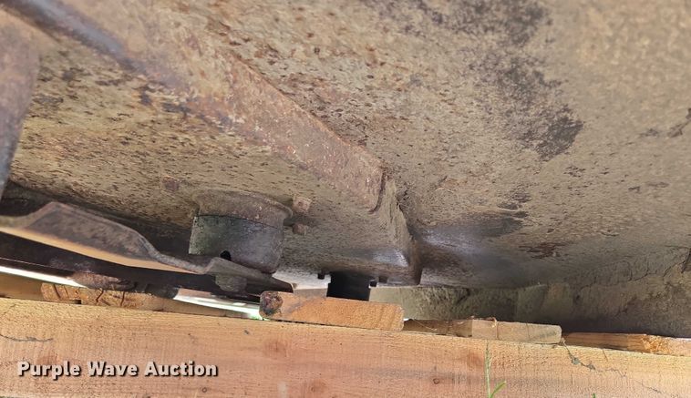 image for item EO1520 International 284 tractor