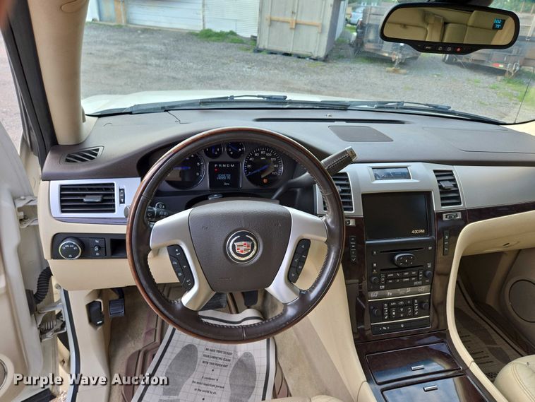 image for item EO1524 2007 Cadillac Escalade EXT Crew Cab pickup truck