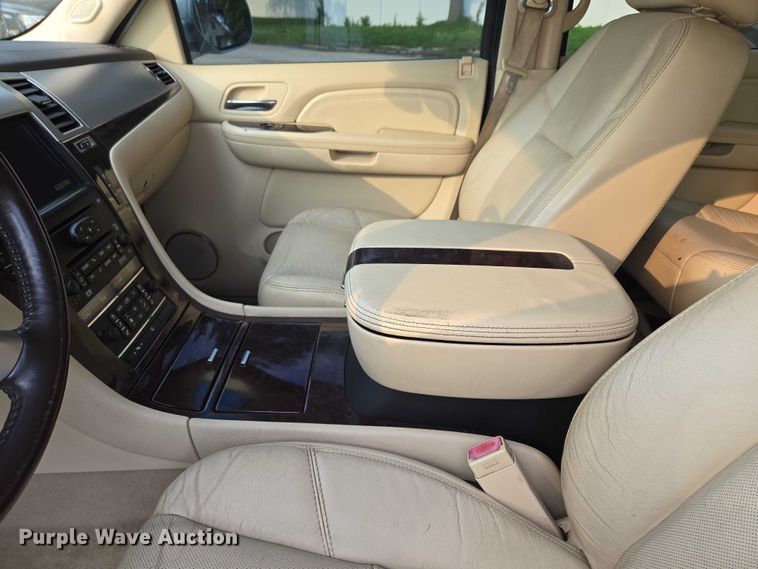 image for item EO1524 2007 Cadillac Escalade EXT Crew Cab pickup truck