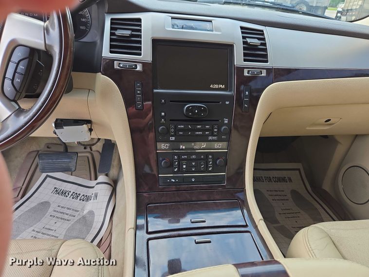 image for item EO1524 2007 Cadillac Escalade EXT Crew Cab pickup truck