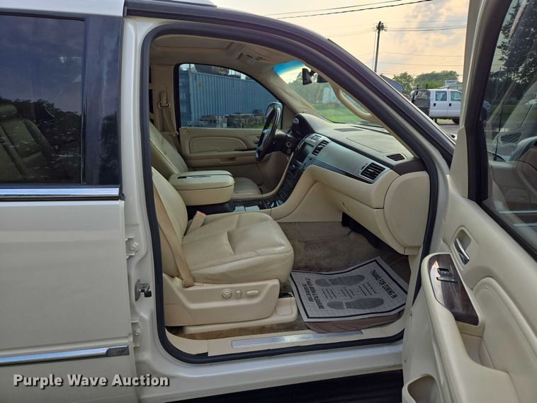 image for item EO1524 2007 Cadillac Escalade EXT Crew Cab pickup truck