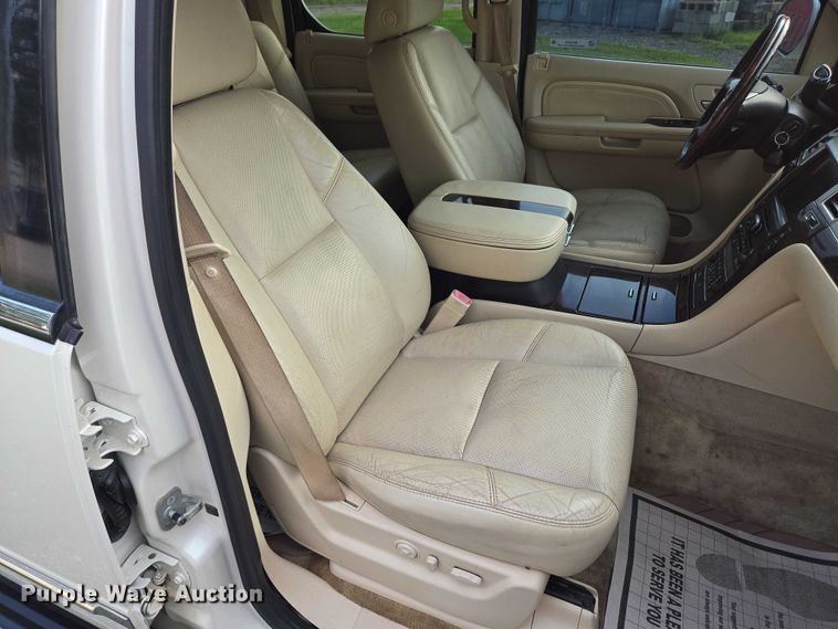 image for item EO1524 2007 Cadillac Escalade EXT Crew Cab pickup truck