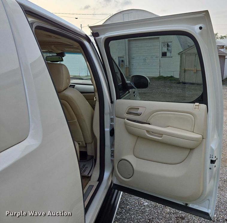 image for item EO1524 2007 Cadillac Escalade EXT Crew Cab pickup truck