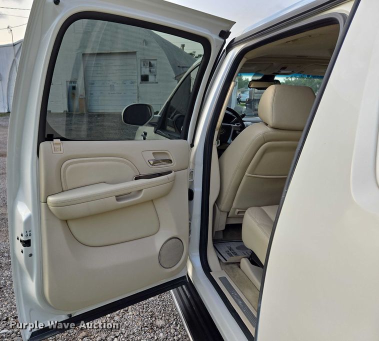 image for item EO1524 2007 Cadillac Escalade EXT Crew Cab pickup truck