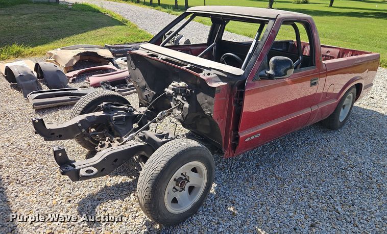 image for item EO4526 1995 Chevrolet S10 pickup truck