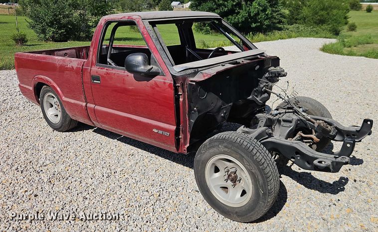 image for item EO4526 1995 Chevrolet S10 pickup truck