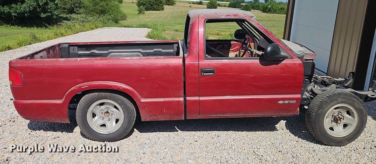image for item EO4526 1995 Chevrolet S10 pickup truck