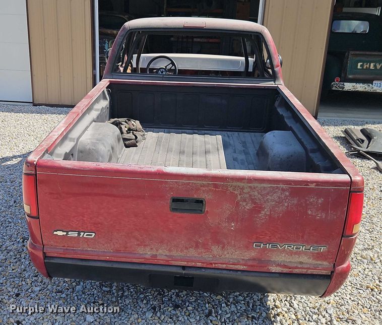 image for item EO4526 1995 Chevrolet S10 pickup truck