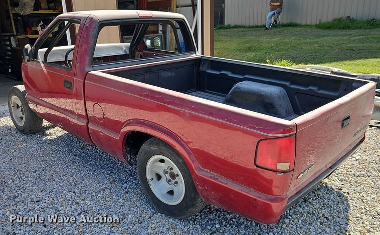 image for item EO4526 1995 Chevrolet S10 pickup truck