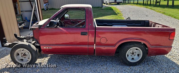 image for item EO4526 1995 Chevrolet S10 pickup truck