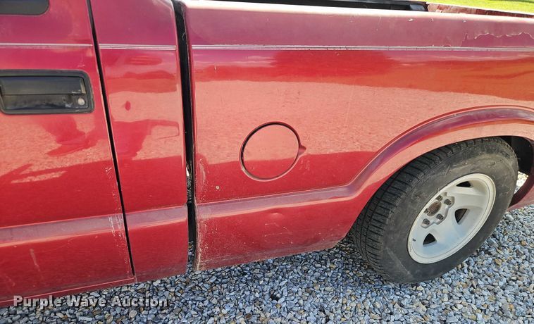 image for item EO4526 1995 Chevrolet S10 pickup truck